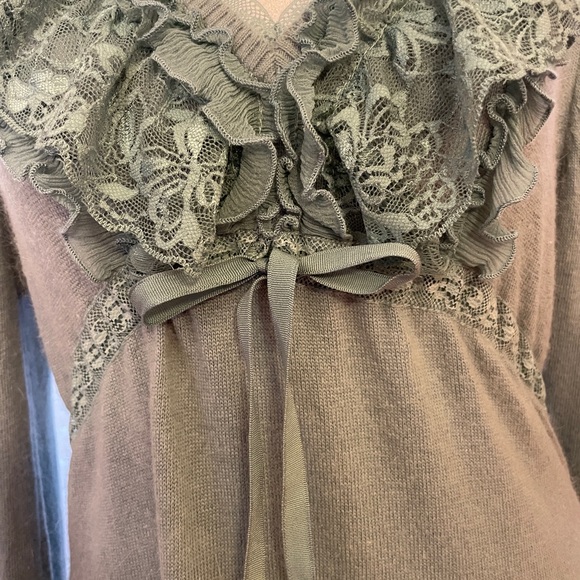 BCBGMAXAZRIA  Cashmere & Angora V-Neck Sweater, Ruffles & Lace, Sz XL Light Blue - Picture 5 of 8